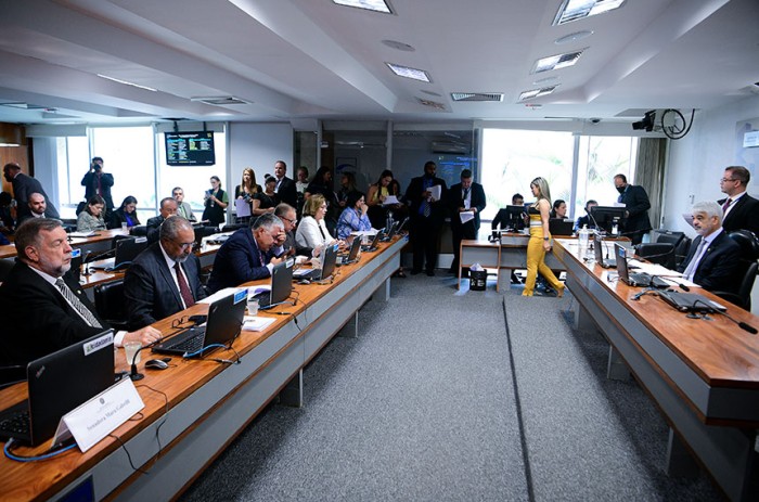 Aprovada na CAS prioridade à marcação de férias a quem tem filho com deficiência