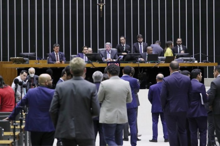 Plenário analisa MP que altera tributação de empresas em negócios com o exterior; acompanhe