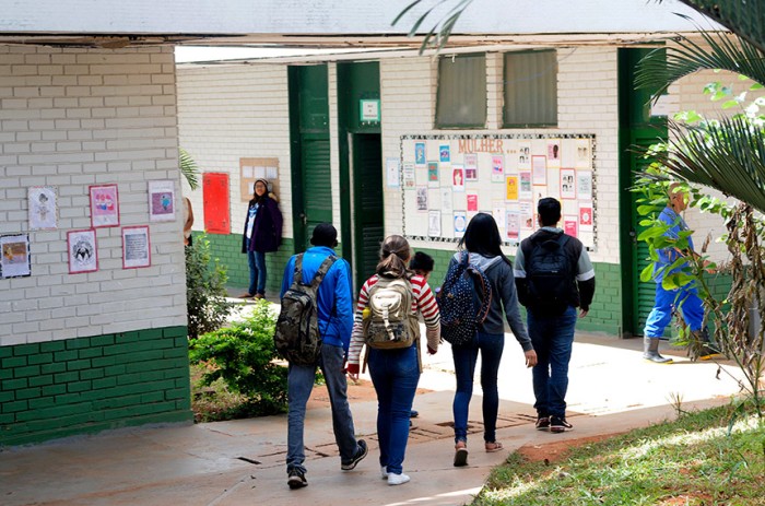 CAS pode debater ação de psicólogos e assistentes sociais nas escolas