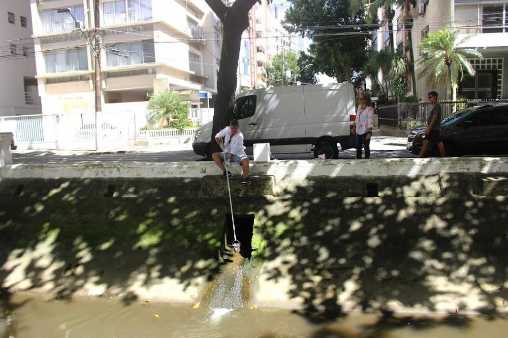 Santos analisa água dos canais para detectar irregularidades e melhorar balneabilidade;é a segunda cidade neste quesito