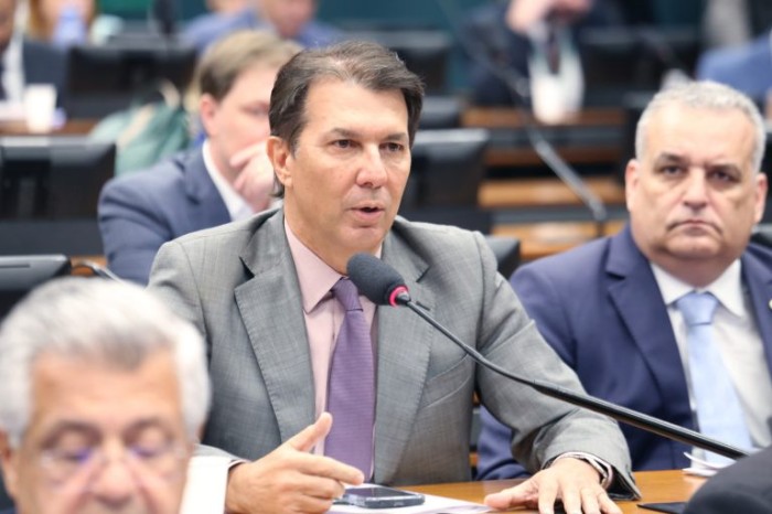 Proposta exige limite para taxas de juros no cartão de crédito