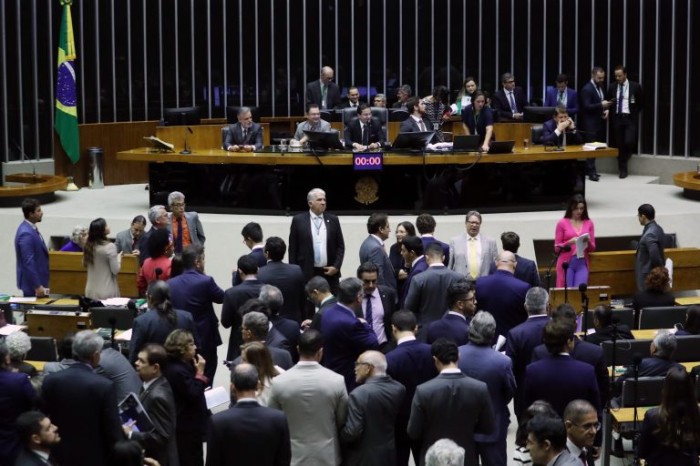 Votações são encerradas por falta de consenso entre partidos