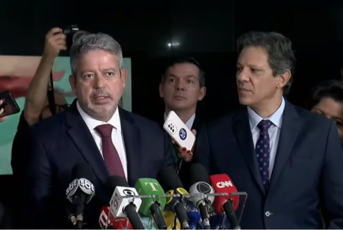 Lira recebe projeto com novas metas ficais no Planalto e prevê votação até 10 de maio