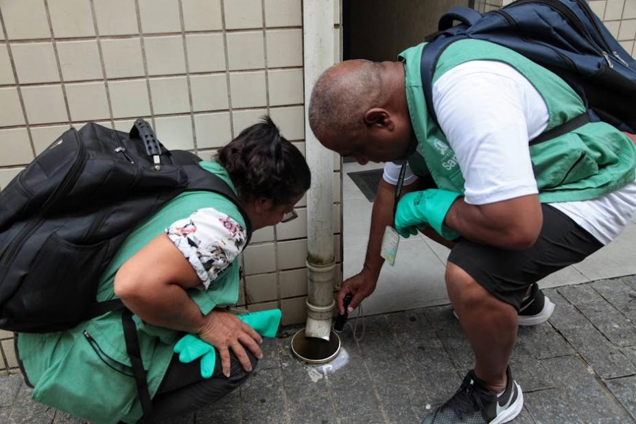 Mutirão contra o Aedes aegypti percorre parte da Vila Mathias nesta quarta