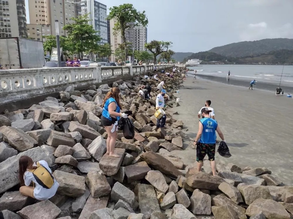 Praias de Santos recebem 