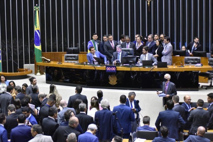Câmara conclui votação de MP que concede isenção de tributos a empresas aéreas