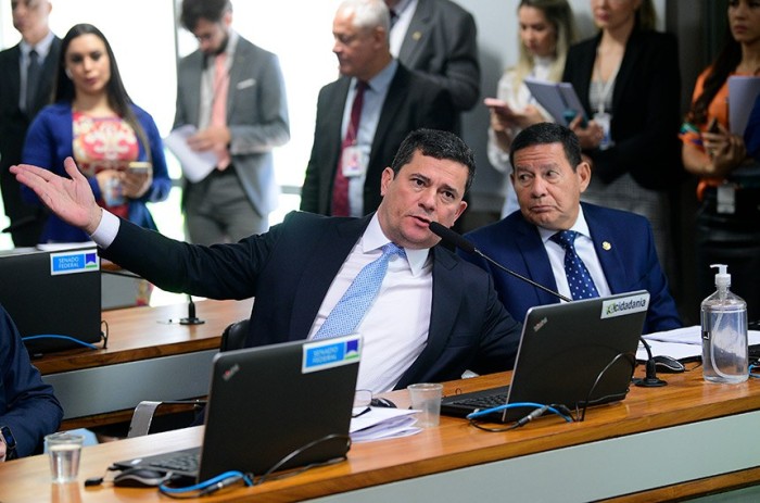 Condenados por crimes dolosos podem ter coleta obrigatória de DNA