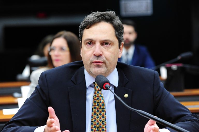 Projeto exige realização de prévias eleitorais para acesso a fundo partidário