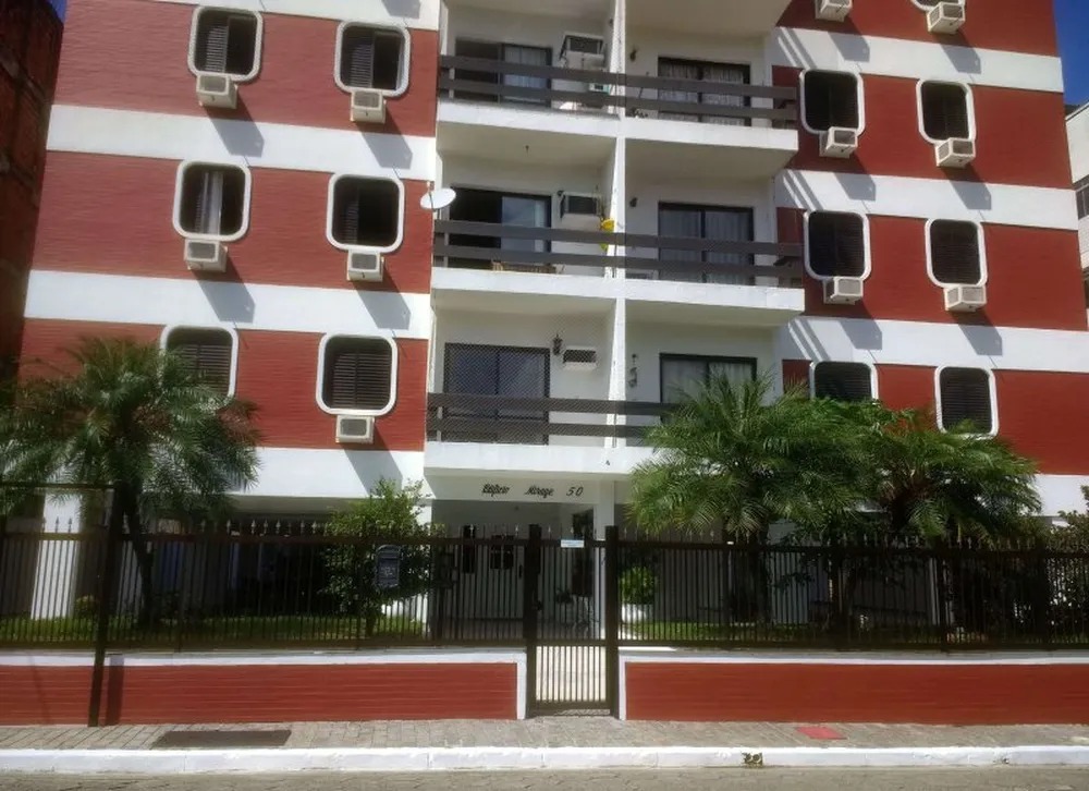 Homem invade apartamento errado e e toma das facas; ele brigou com namorada