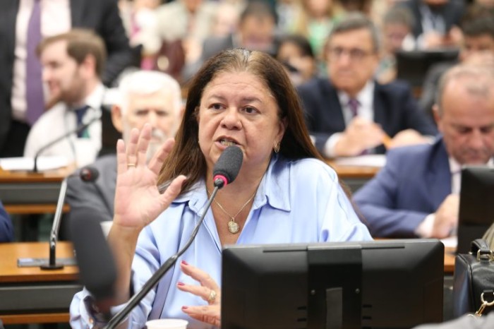 Comissão aprova projeto que exige certidão criminal negativa para quem trabalha com crianças