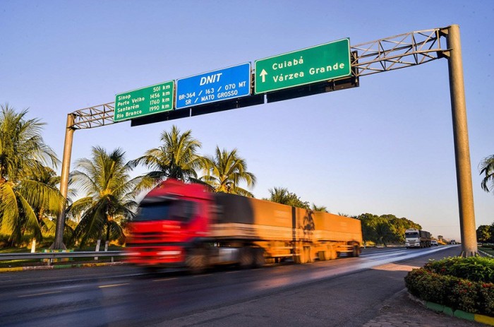 Lei barateia taxa do Inmetro para verificação de tacógrafos em veículos