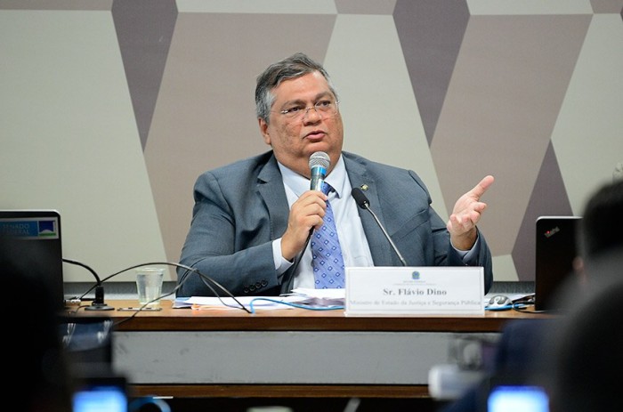 Em debate com senadores, Dino anuncia operações para apreender armas não recadastradas