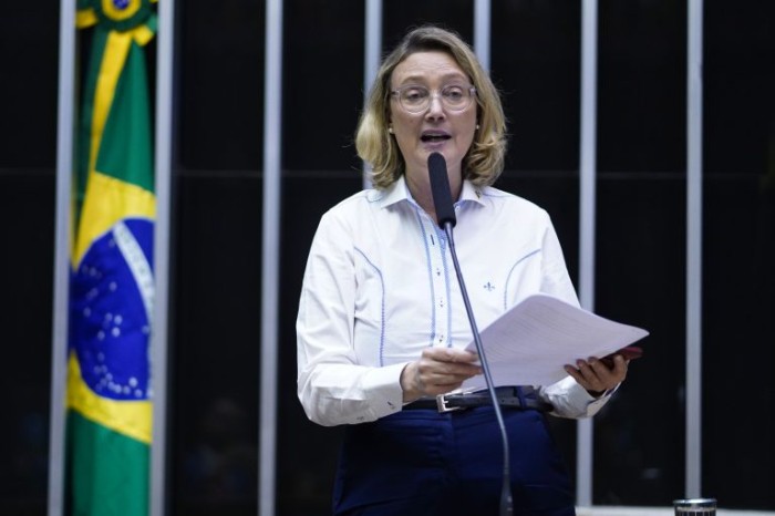 Deputados avaliam com otimismo e precaução a nova política de preços da Petrobras