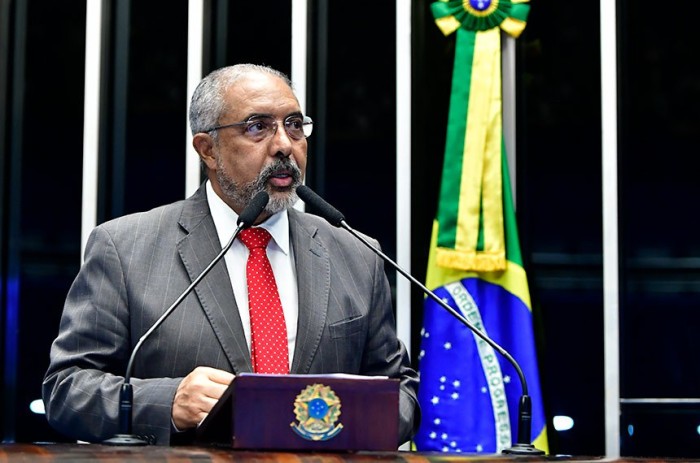 Redução de preço do combustível melhora economia e a vida das pessoas, diz Paim