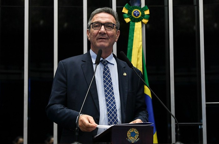 Lucas Barreto pede urgência na PEC que reintegra servidores de ex-territórios