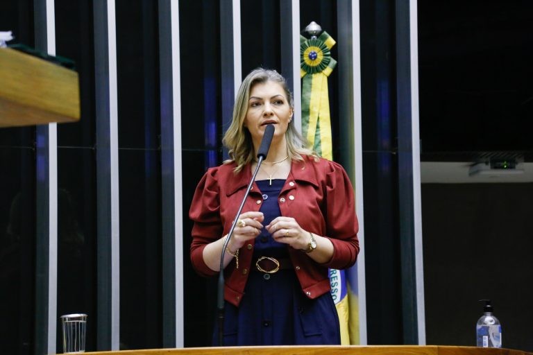 Aprovada urgência para projeto que cria política de incentivo à pecuária leiteira; acompanhe