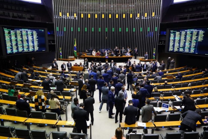 Câmara aprova urgência para marco temporal na demarcação de terras indígenas; acompanhe