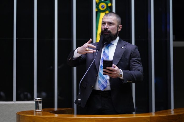 Comissão aprova projeto que proíbe cobrança pela emissão de diploma de curso superior