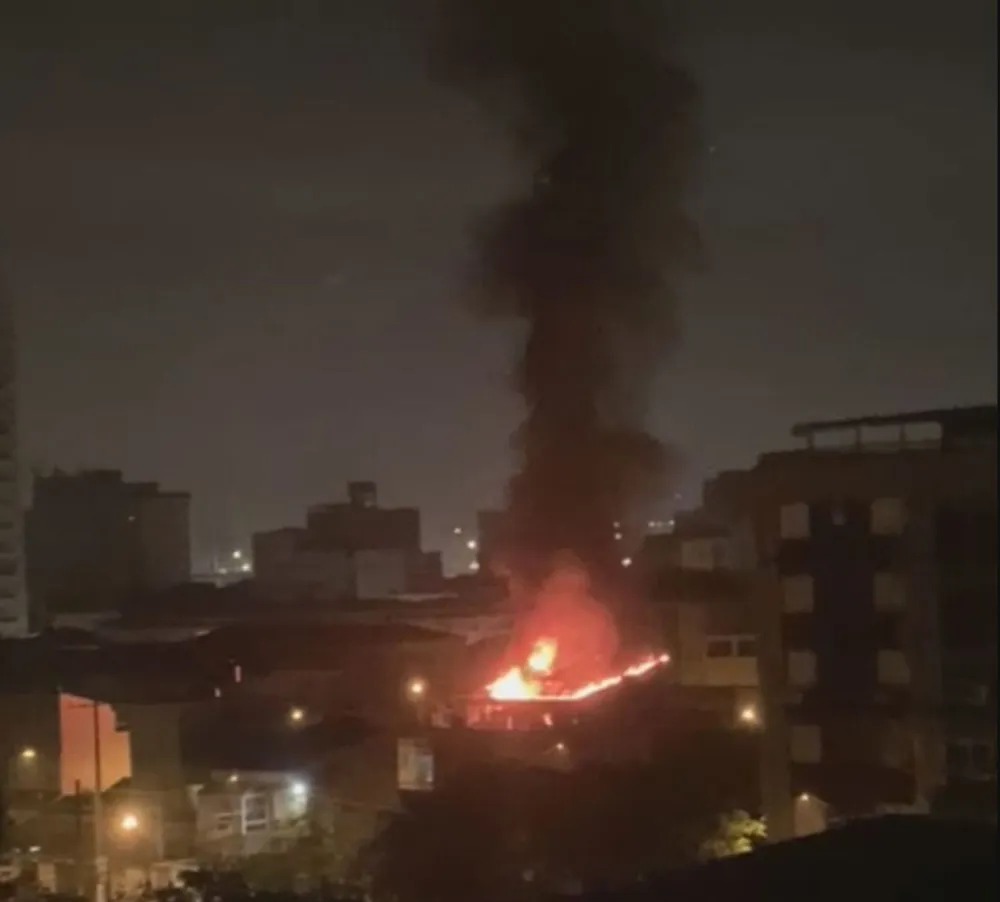Incêndio na madrugada quase destrói tríplex em prédio luxuoso de Santos