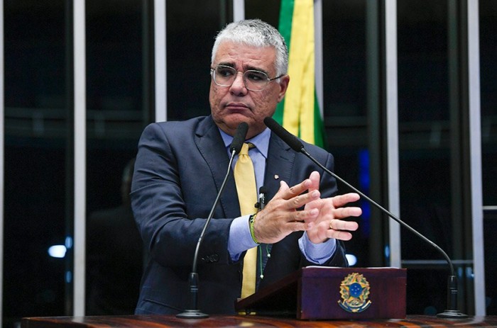 Girão convoca população a protestar nas ruas contra o governo e o Supremo