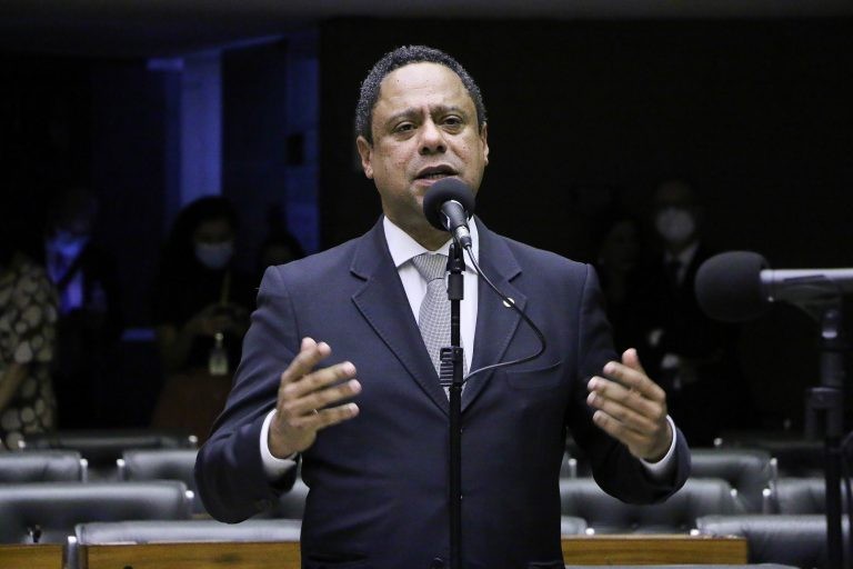 CCJ aprova projeto que proíbe técnicas construtivas hostis em espaços públicos