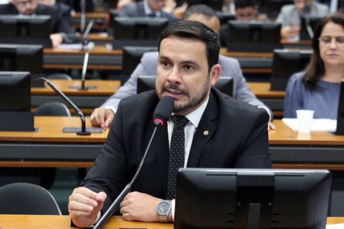 CCJ aprova exigência de comprovante de ausência de apropriação indébita para emissão de registro de veículo