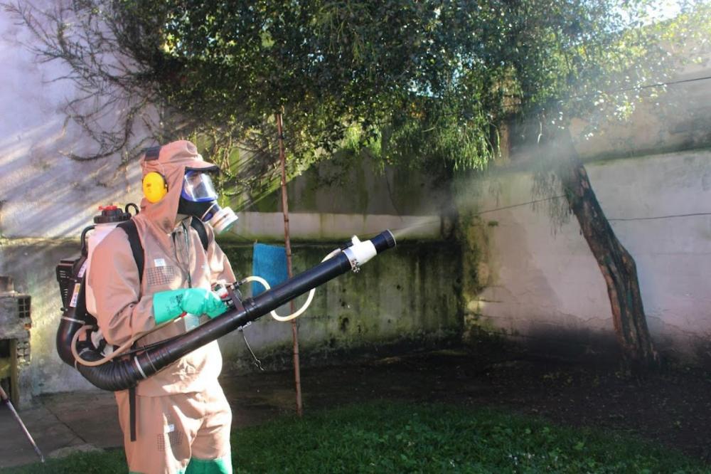 Em Santos, ação de combate ao Aedes percorre 300 imóveis no Estuário