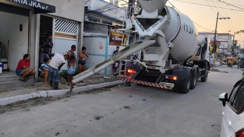 Rua no bairro Rádio Clube em Santos já tem novas guias e sarjetas