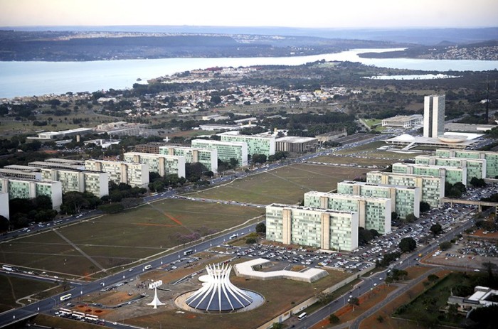 Sancionada com vetos lei que reestrutura ministérios