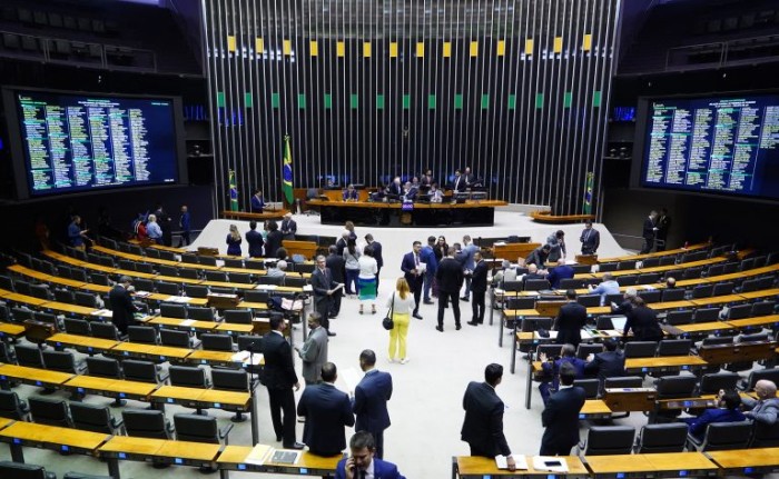 Líder do governo pede votação de projeto sobre o Programa de Aquisição de Alimentos; acompanhe