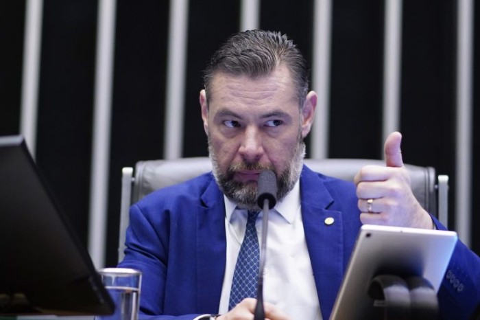 CCJ aprova projeto que obriga profissionais do SUS a atuarem em ações de educação em saúde