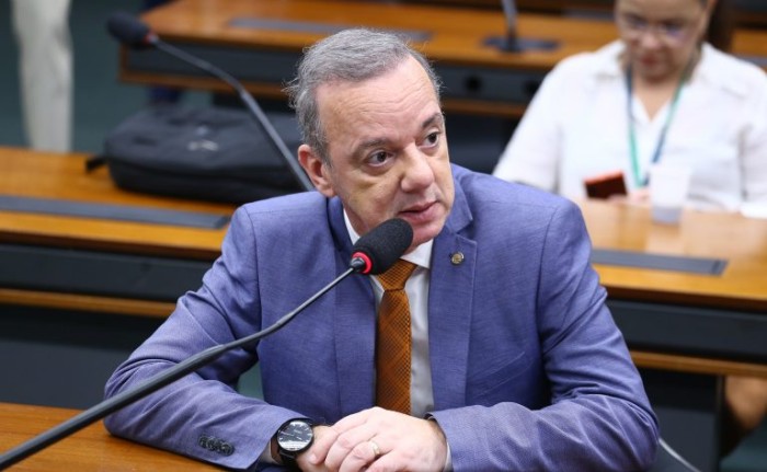 Comissão aprova descentralização de universidades públicas federais