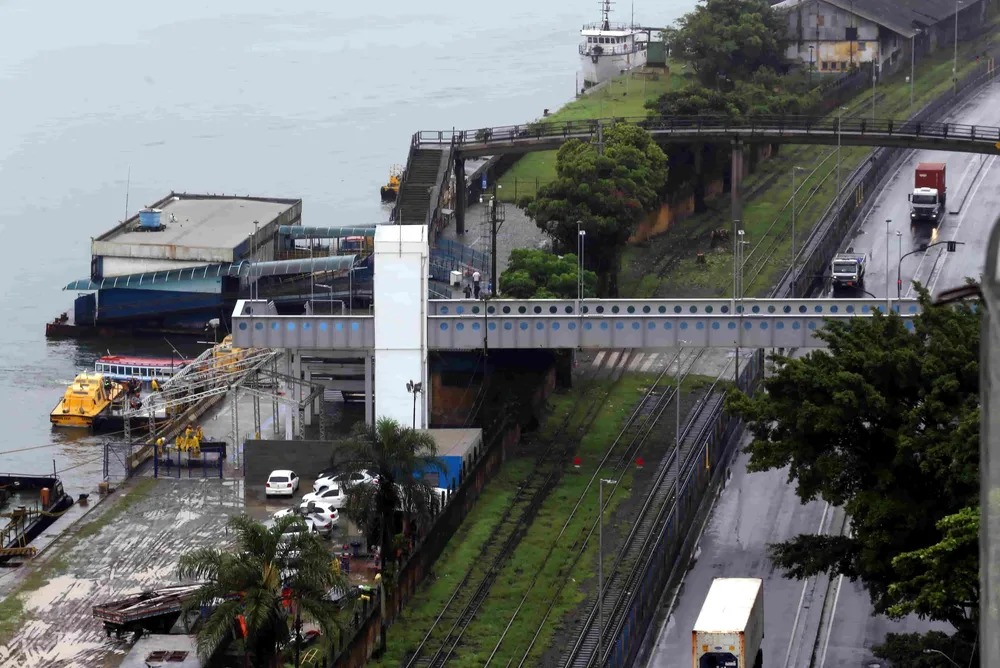 Duas passarelas serão construídas na travessia de Santos a São Vivente