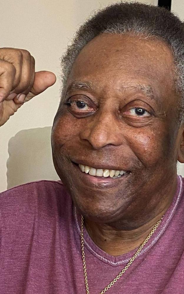 Pelé é cobrado por dívida com condomínio de luxo em Santos