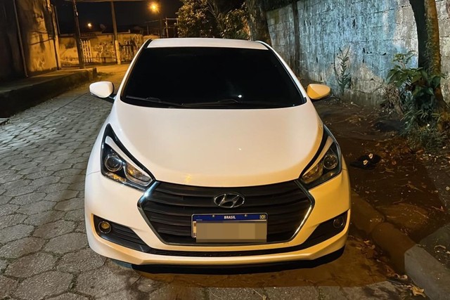 Durante roubo de carro de aplicativo, ladrões mantém mulher com câncer refém 