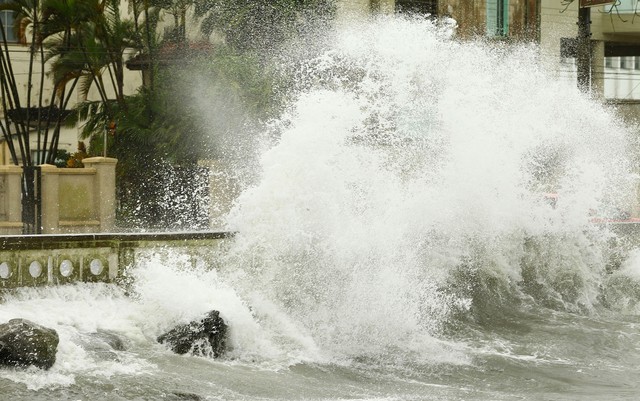 ALERTA MÁXIMO:ciclone a 90 Km/hora e ressaca com ondas de até 4 metros 