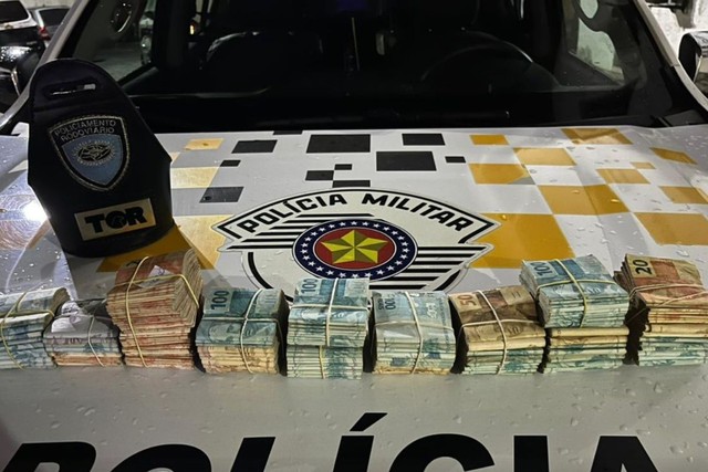 Policiais do TOR surpreendem motorista de App com R$ 100 mil