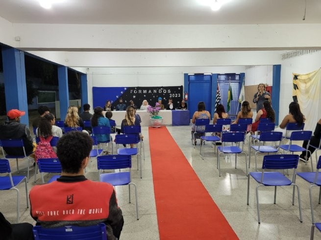 Escolas municipais de São Sebastião realizam formatura para alunos da Educação de Jovens e Adultos
