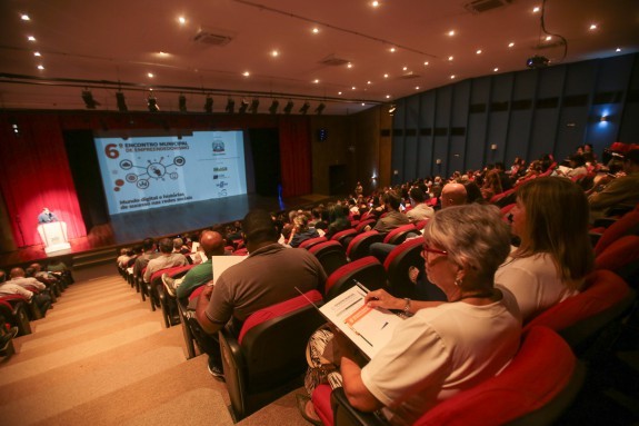 Mais de 400 pessoas participam do 6º Encontro Municipal de Empreendedorismo