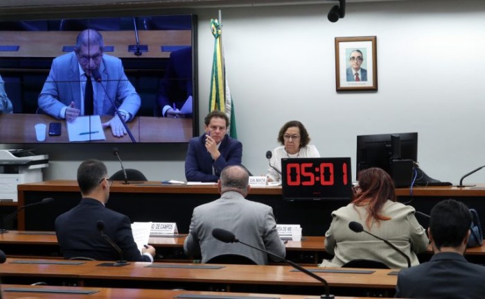 Debatedores defendem projeto que altera lei dos direitos autorais