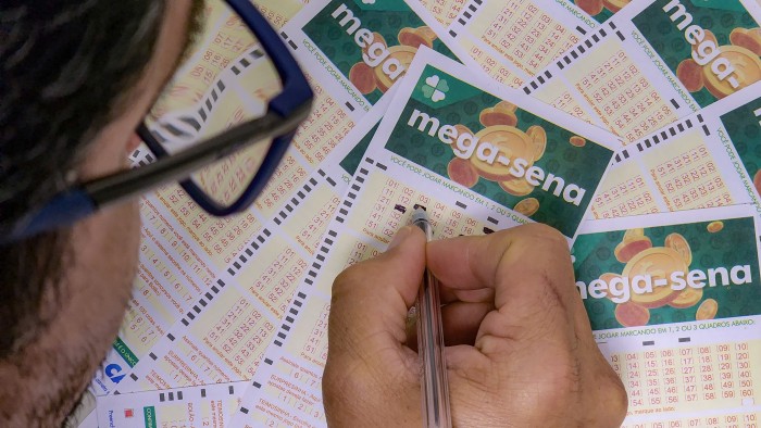 Mega-Sena acumula e prêmio pode chegar a R$ 55 milhões