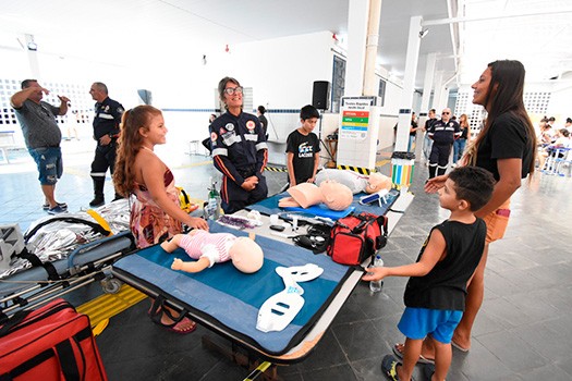 Programa Comunidade em Movimento leva serviços públicos gratuitos ao Bairro Esmeralda
