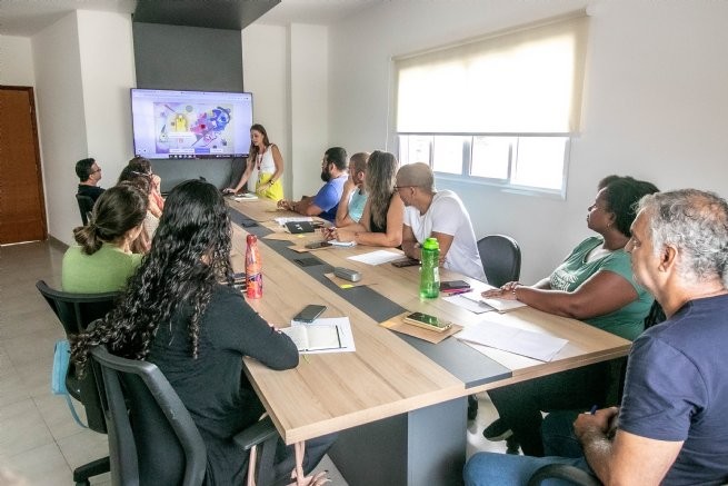 Gestores da rede municipal de São Sebastião participam da formação de implementação do Sistema SESI de Ensino