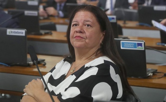 Projeto permite que mulheres prestem serviço militar e institui cota de 30% das vagas para elas