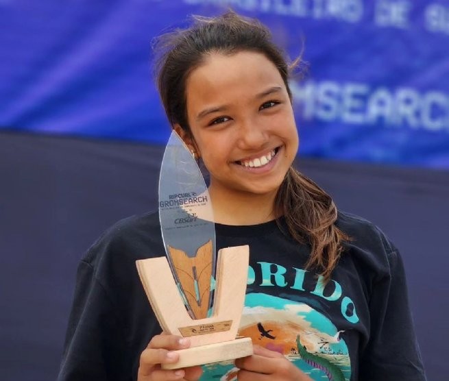 Surfista sebastianense é vice-campeã brasileira na categoria Sub-12