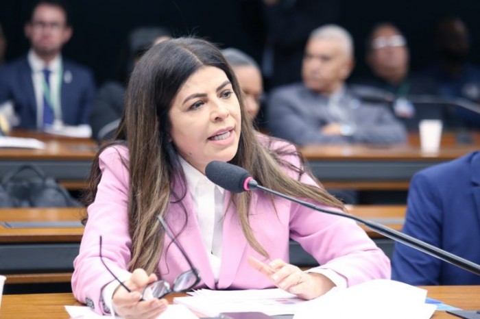 Debate sobre mercado de carbono é adiado para a próxima semana