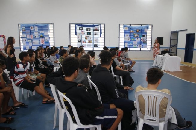 Estudantes da rede municipal expõem trabalhos sobre grafite e recebem mensagem do muralista Eduardo Kobra