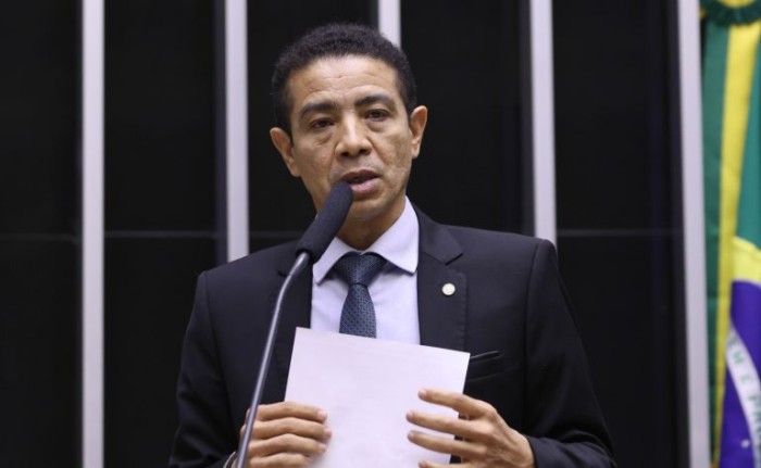 Projeto obriga plataformas a promoverem campanhas na internet contra a violência escolar