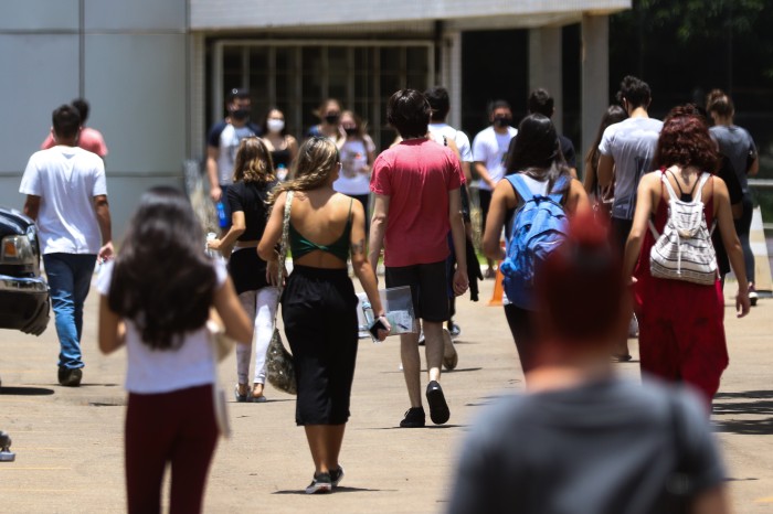 Estudantes contam como usaram o Enem para estudar fora do Brasil