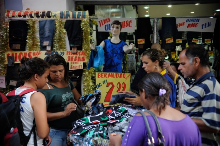 Vendas no comércio crescem 0,6% de agosto para setembro, diz IBGE